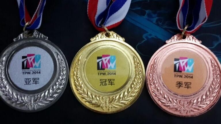 男同短剧 男同短剧”陈默：（停下笔