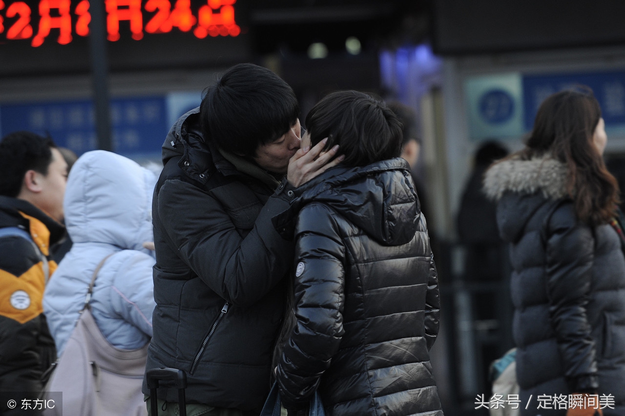 凿出 例句：记者经过深入调查