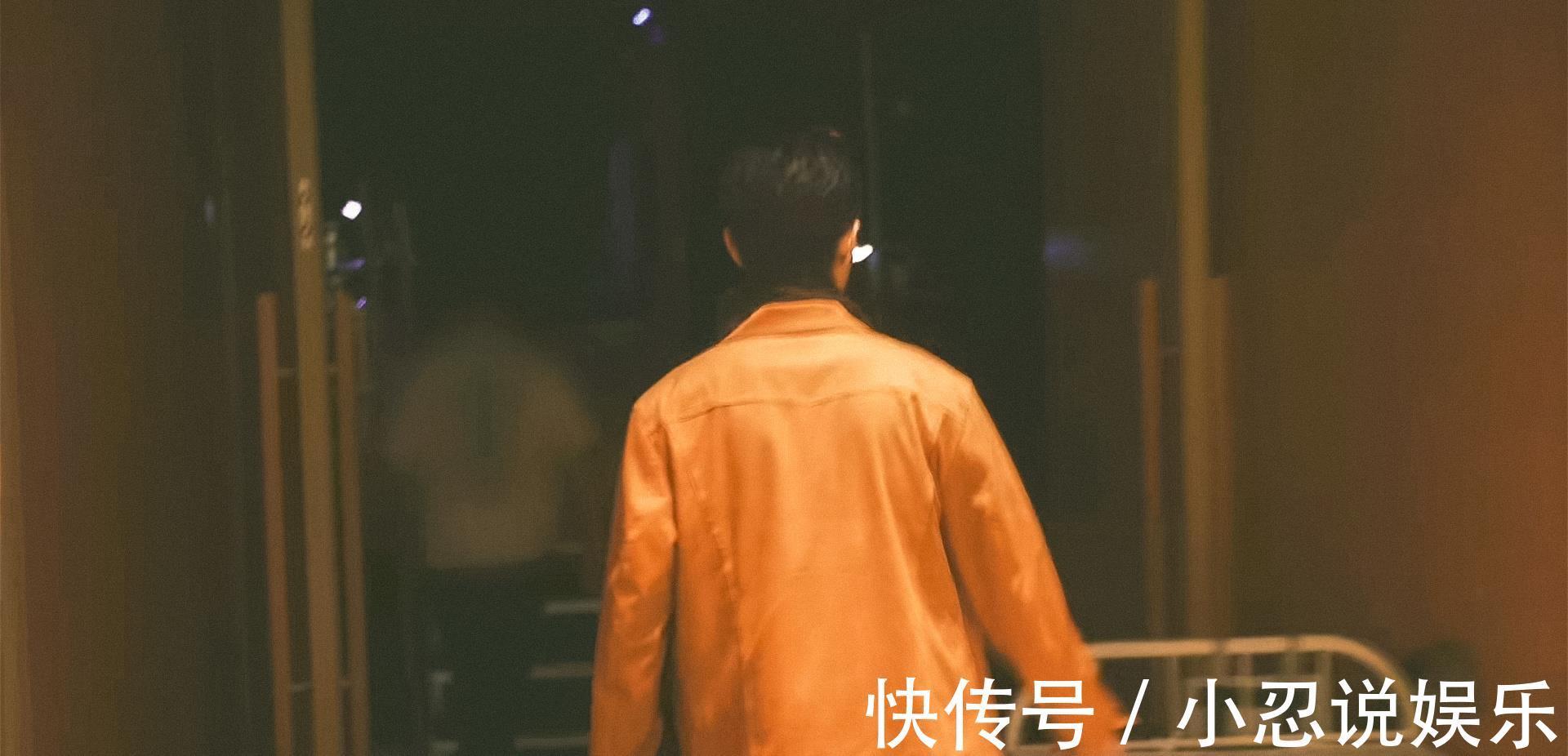 中文字幕 在线 欧美 日韩 制服 中文字幕能帮我们抓住细节