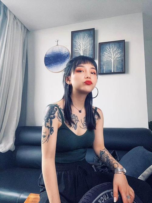 脚 寸 止 漫 +画 擦边球内容关联紧密