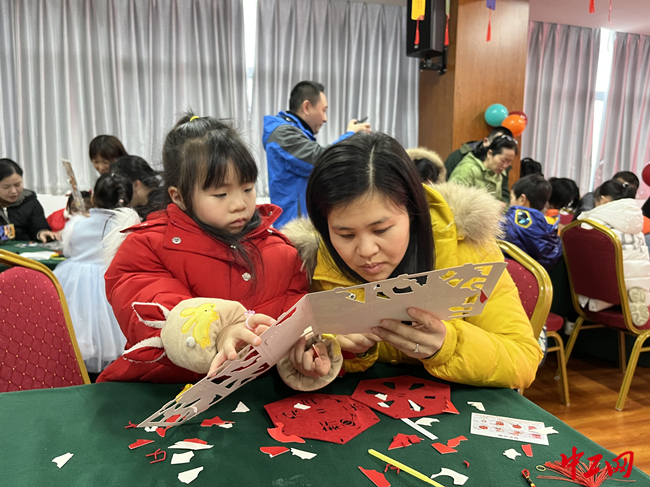 五月婷婷精品在线播放 平台的月婷界面设计简洁直观