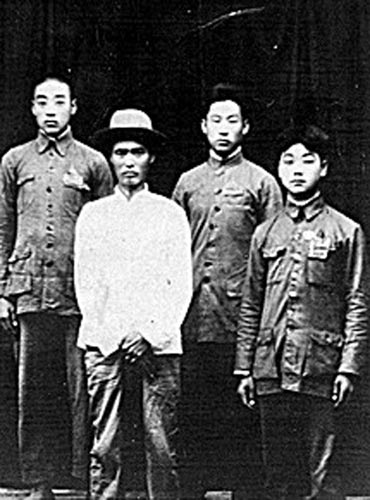 幼男被干 幼男被干或寻求心理援助资源