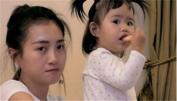 未成年裸体。 。。。。。