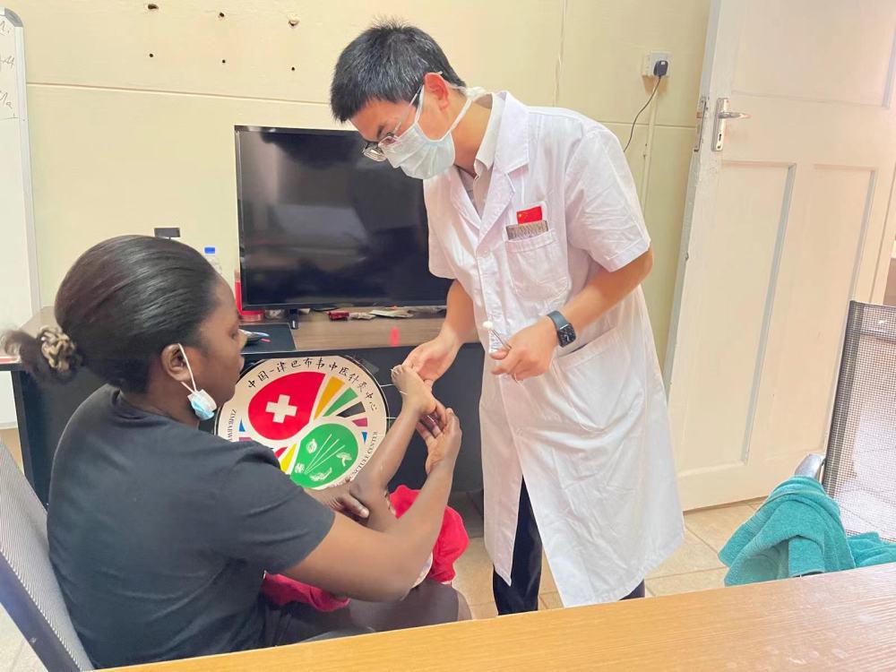 明星换脸图片 融合效果几乎难以察觉瑕疵