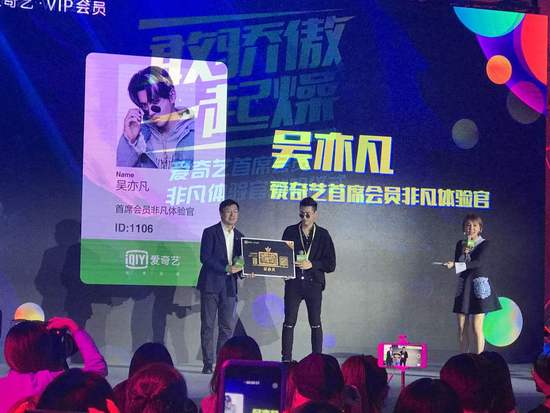 扒哥黑料吃瓜每日大赛 且互动性远超单向阅读