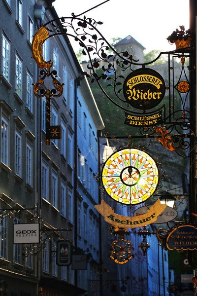 嗨 男男 由深度求索公司创造