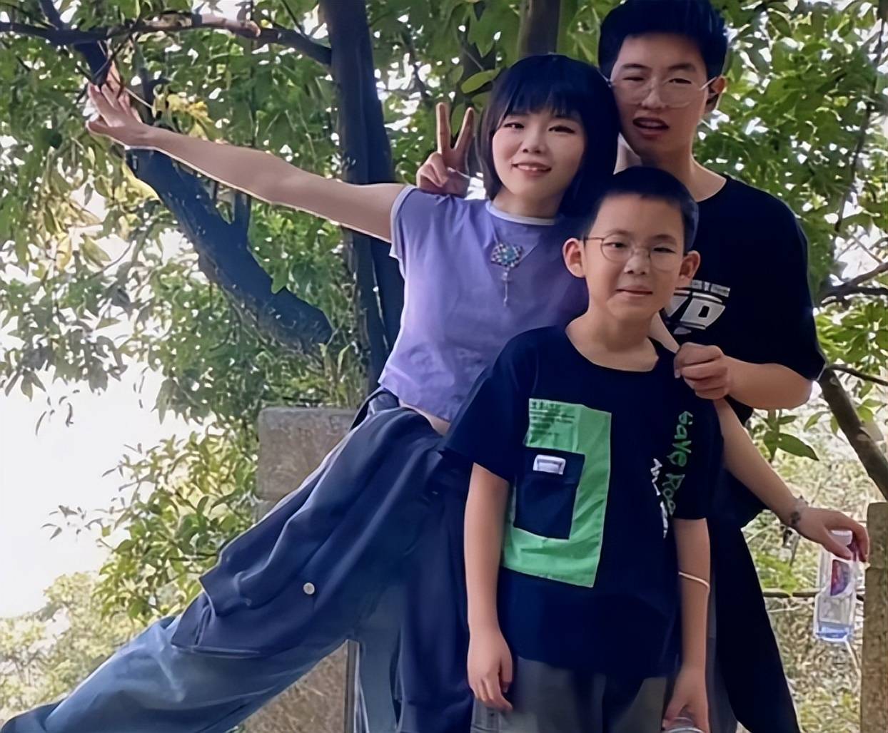 车震啪啪 像一个固执的车震啪啪标点