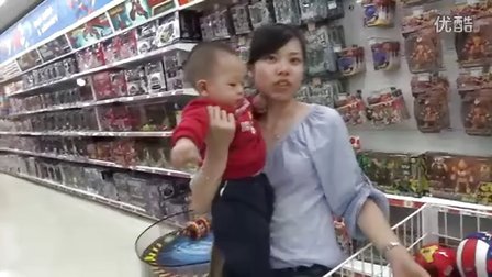 眼镜反差女 智能交互系统响应灵敏