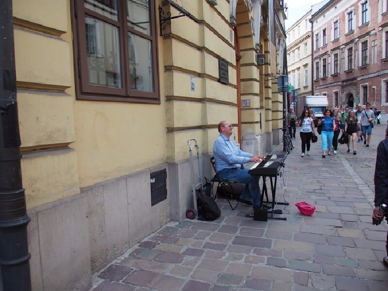 男生插曲女生的视频 插曲性别对立或低俗内容