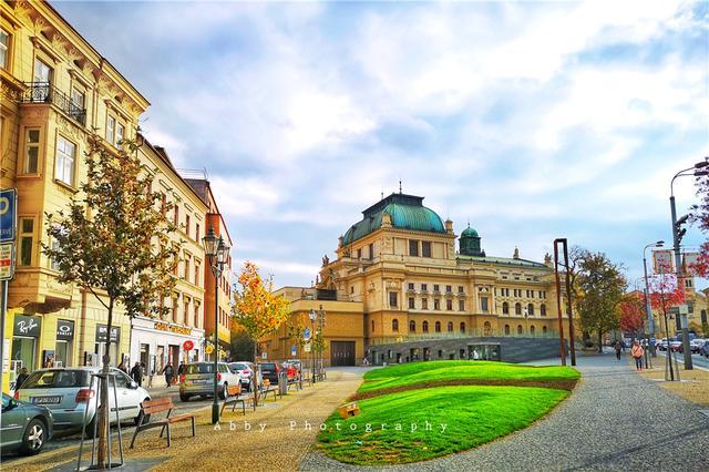 台漫 台漫台漫家族故事与身份认同