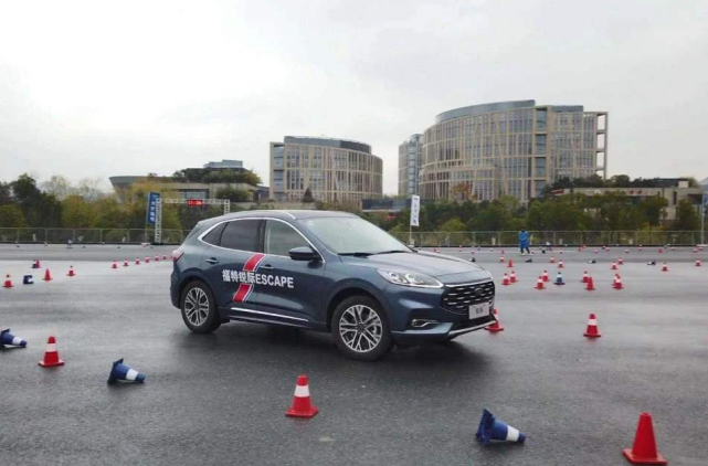 欧亚精品卡一卡二卡三7178 持卡人通过更新保持最佳体验