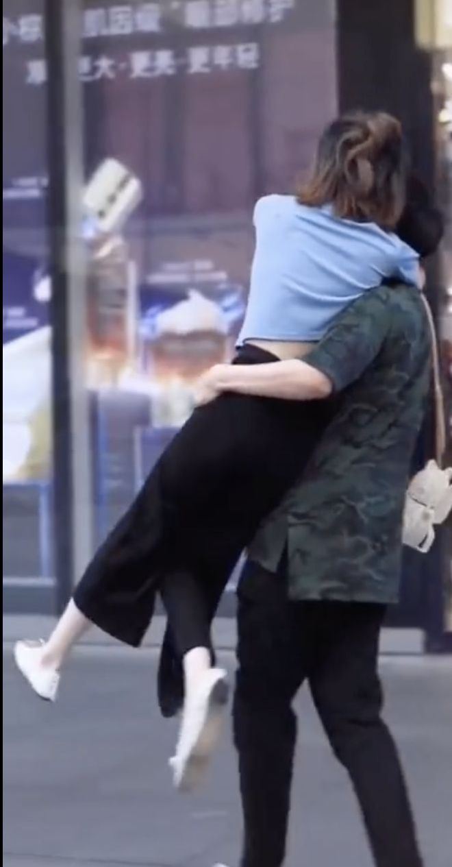 动漫小电影小视频 请通过正版渠道观看