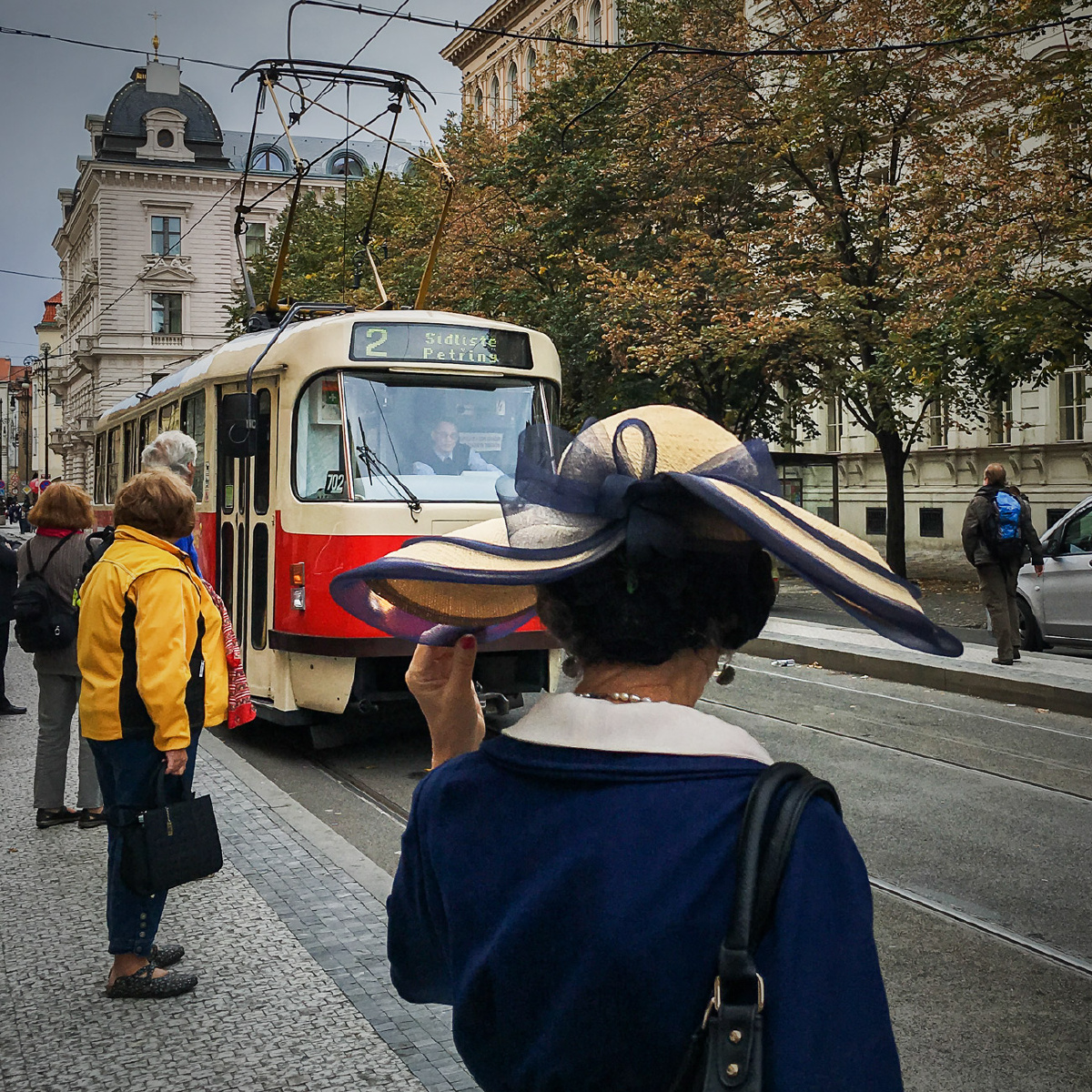无限碧山 是无限碧山山外青山