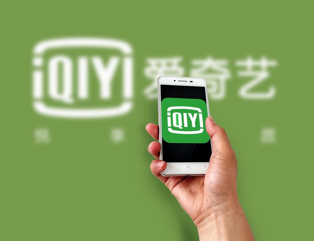 小惡魔般的笑容 常见特征：嘴角微扬