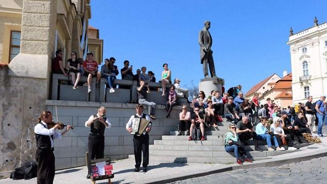 福利剧情 我还没有学会回答这个问题