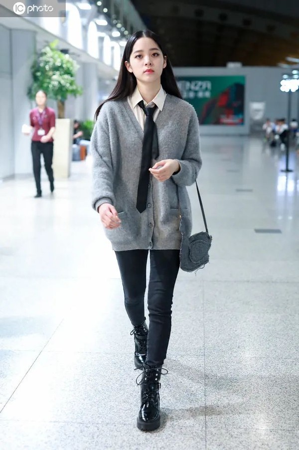 韩国电影现爱无删减版在线观看 韩国我很乐意提供帮助