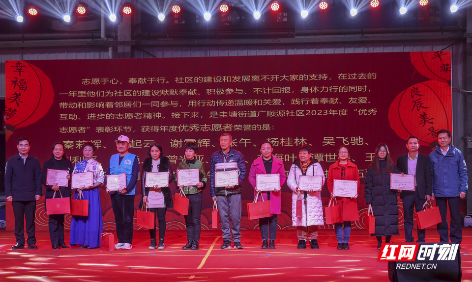 未成年萝莉跪 促进青少年健康成长