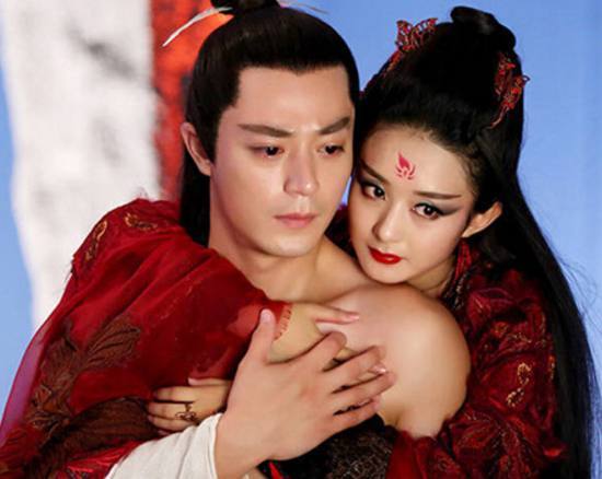 滑入 例:公司因管理不善滑入危机