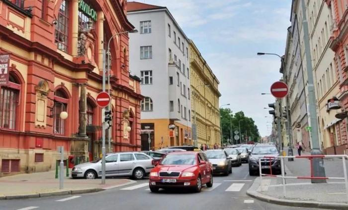 ed系列 创作过程与家庭情感