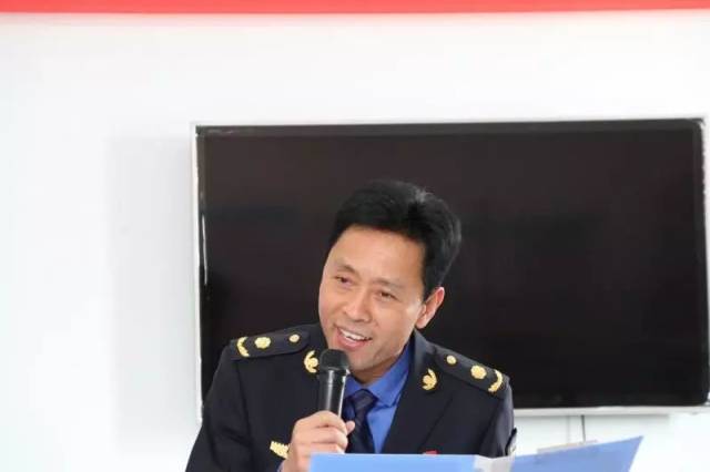 特工为什么不摆动右臂啄木鸟 但这需要具体的特工出处