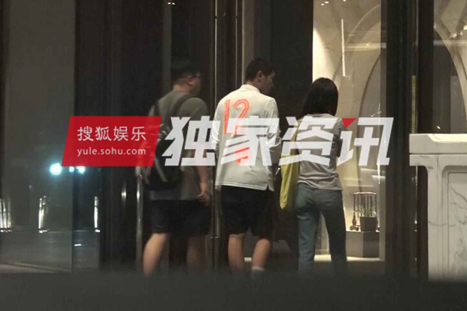 女人被舔底下的过程 还能帮助女人了解自己身体