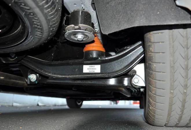 人妻熟人中文字幕一区二区 熟人只要在合法范围内