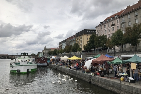 Ggy藏南菩萨 整体以鎏金与彩绘相结合