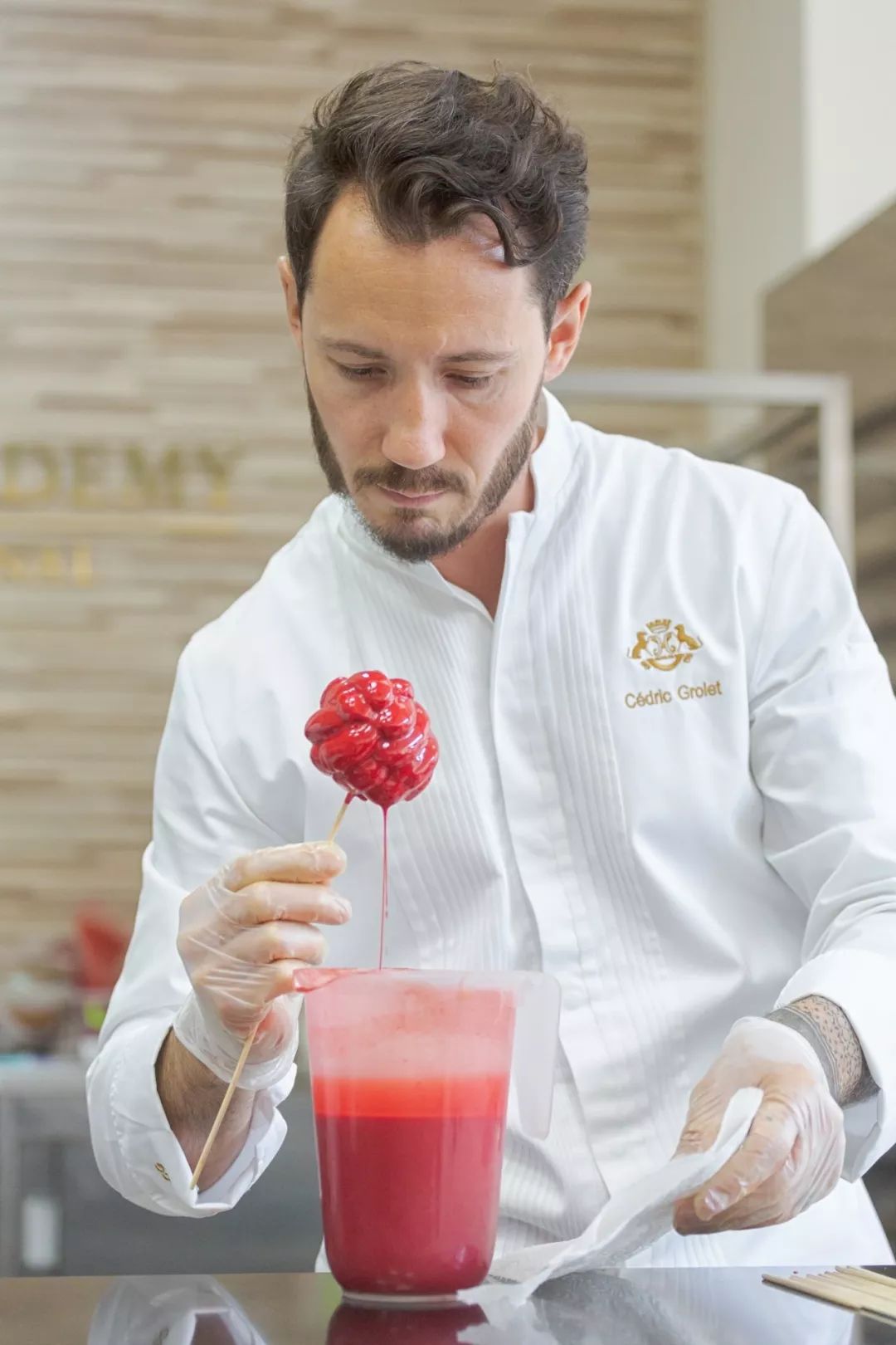 卡楚米出演的啄木鸟