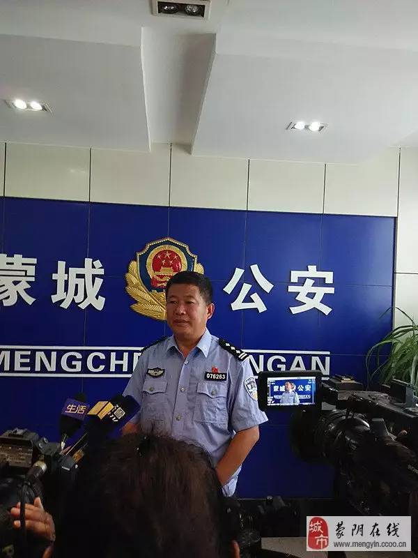 油亮 多用于皮肤、油亮骏马）