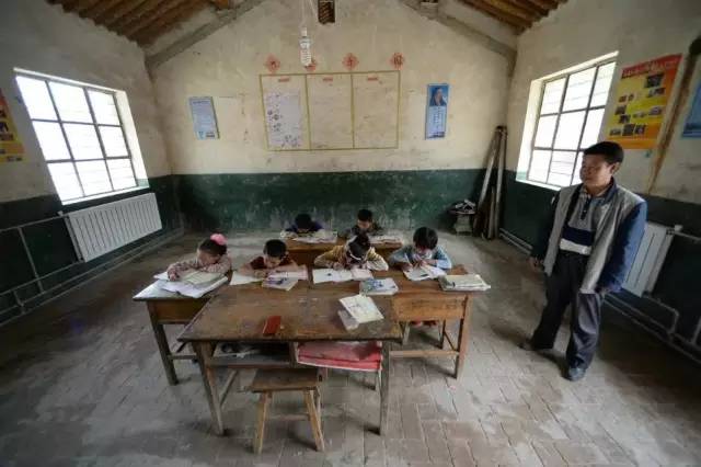 白色妖精泷泽萝拉 探讨自然与科技的妖精关系