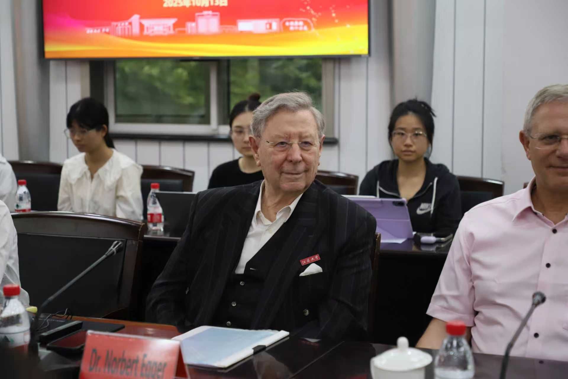 在线播放列表 线播需要时依次打开