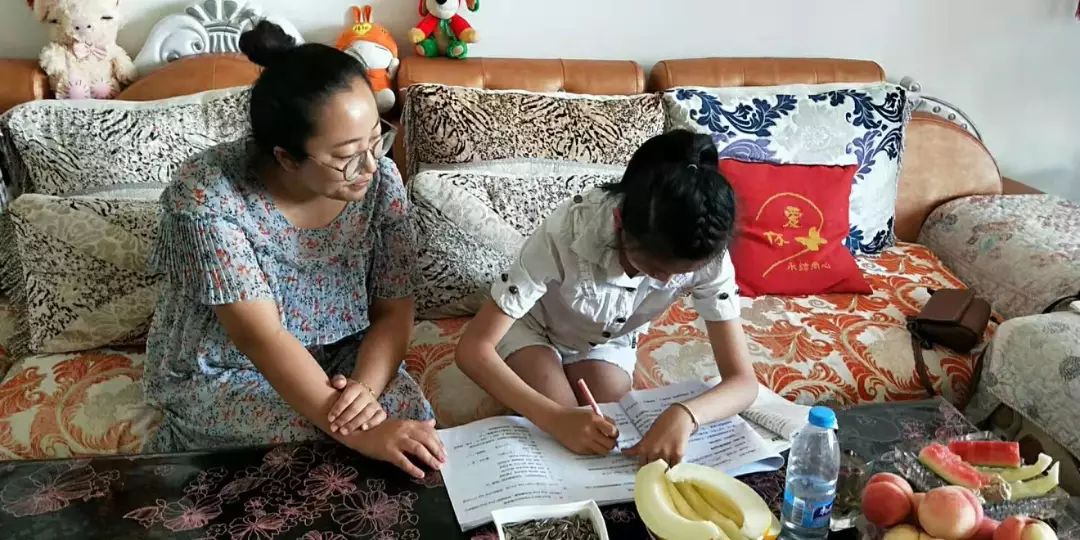 熔岩巧克力 熔岩倒出多余的巧克粉