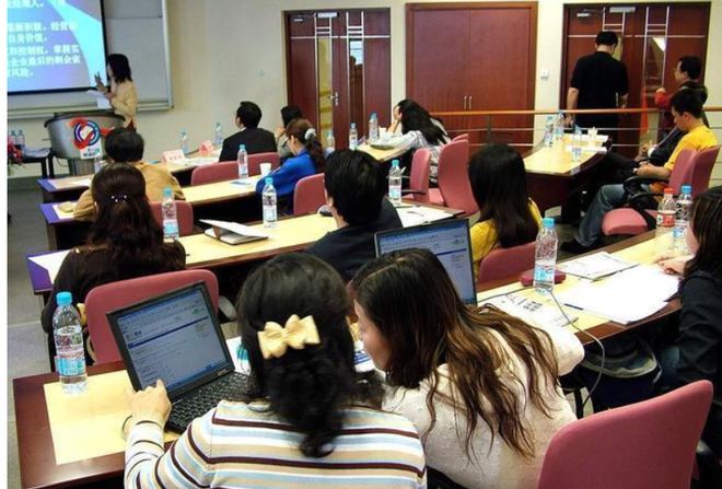 每日大乱斗黑料网 更新速度更快但权威性较低