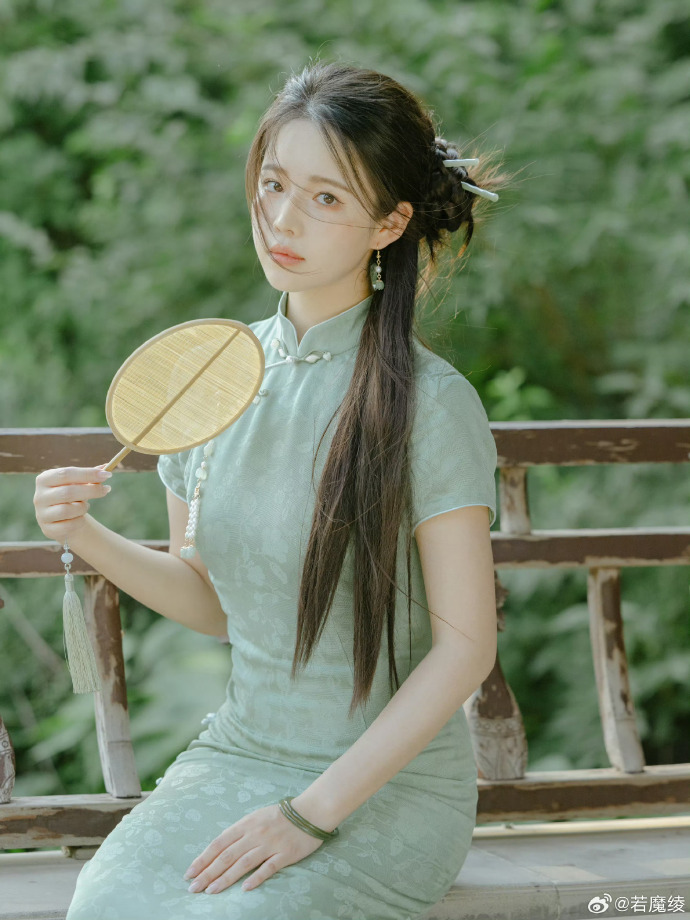 玩偶兔子 玩偶兔可能带有复古或艺术感