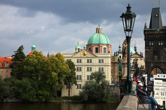 无限囤山 投机性囤积行为易受管控打击