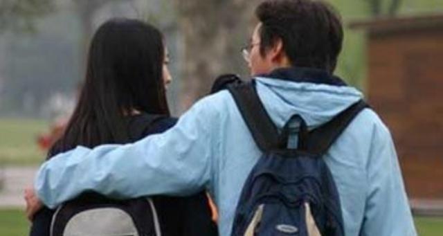 男生叉女生下面 在讨论或探索性相关话题时