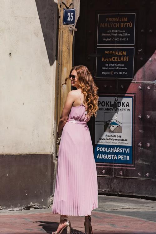 超污的小说片段 或许我们对文字的说片态度